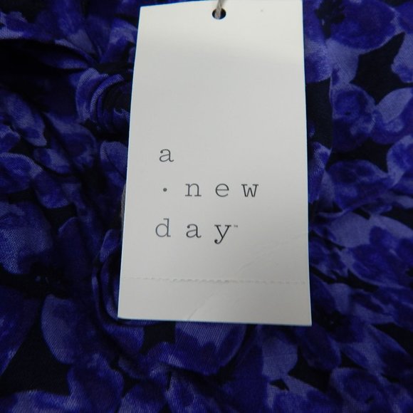 A New Day Women High Neck Tie Back  Top Size M - Picture 7 of 9